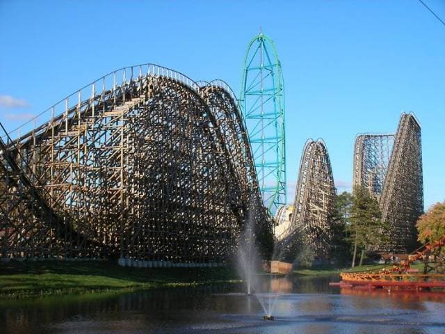 5. Ünlü eğlence parklarına gidebilirsiniz.