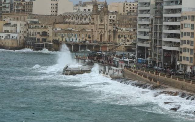 4. ''O sıcakta ders mi çalışılır?''