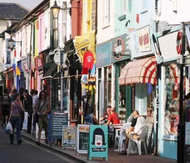 4. Eğitim, yemek, alışveriş, eğlencenin ve huzurun bir arada bulunduğu şehirdir.