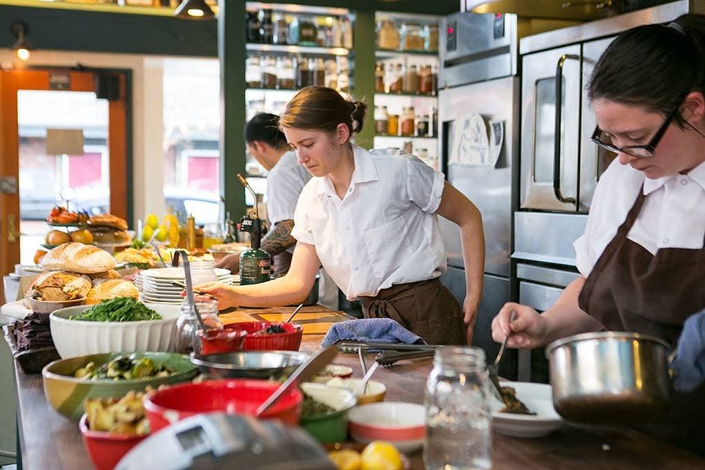 10. Kitchen Worker/Mutfak Elemanı