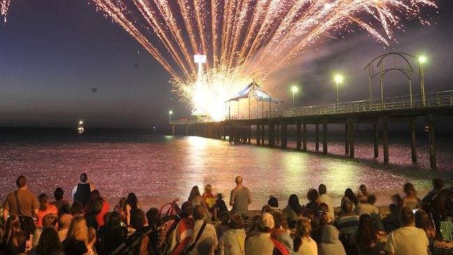 14. Dünyanın her yerinden edinilen arkadaşlıklara değinmeden olmaz..