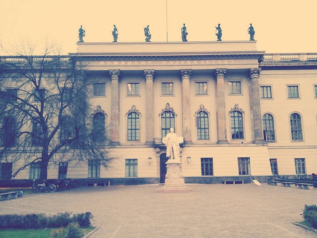 35. Humboldt Üniversitesi'nde okumak isterdim.