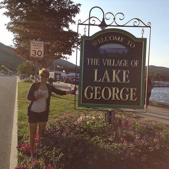 2. Fazla düşünmemek gerek, sırt çantası, valiz, uçak bileti, bekle beni Amerika!