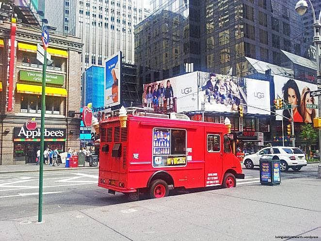 2. İlk kez tek başıma dünyanın bir ucuna seyahat ederken, bu heyecana kapılmamak mümkün olamazdı tabi.