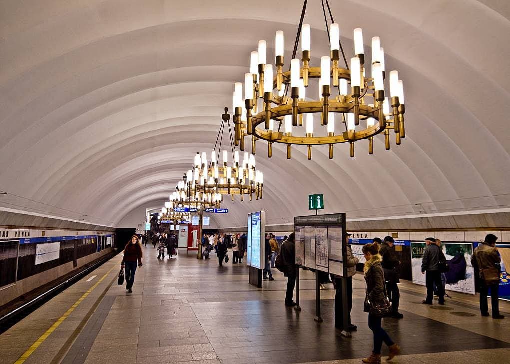 1. Dünyanın en derin ve en eski metrosunu kullanmadan olmaz.