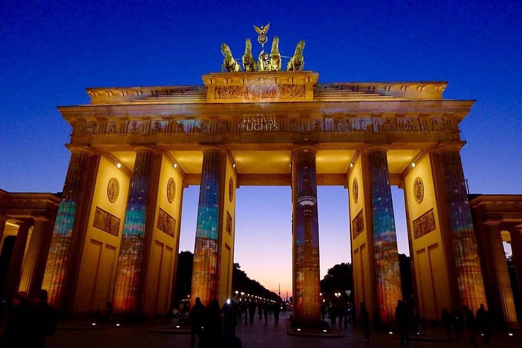 9. Brandenburg Kapısı ‘’Brandenburger Tor’’