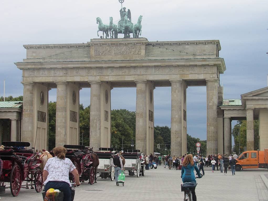 16. Brandenburg Kapısı’na gitmeden Berlin’e gitmiş sayılmazmışız.