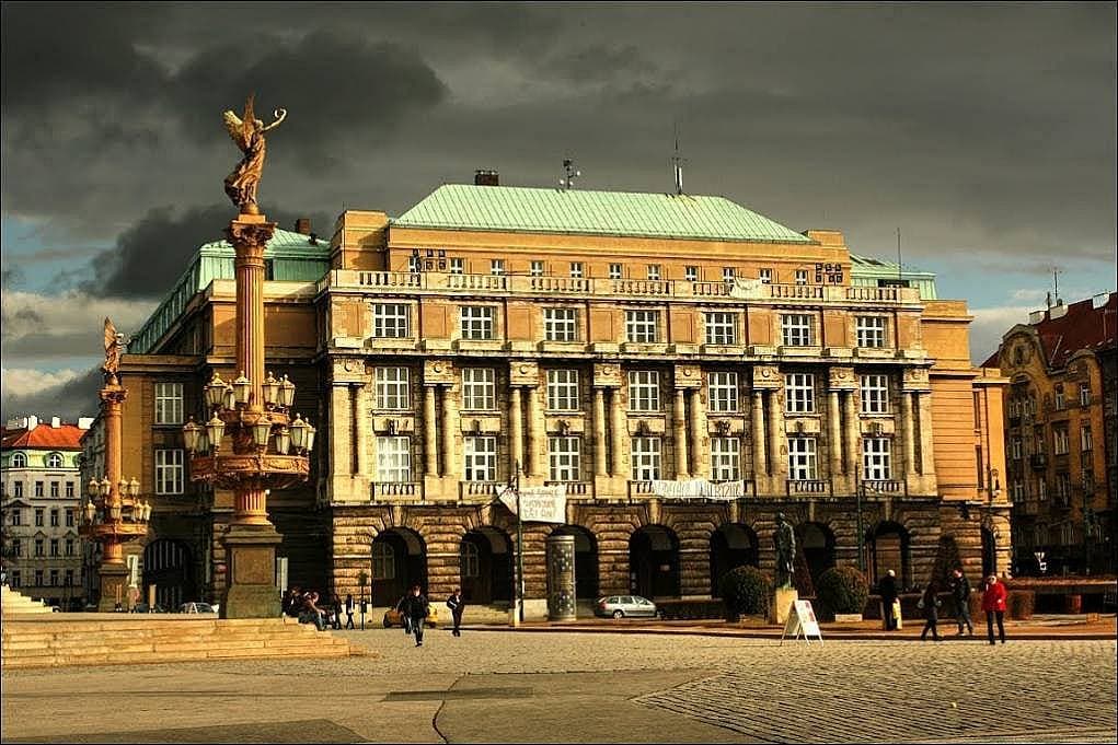 7. Eğitim konusunda üst düzey üniversitelere sahiptir.