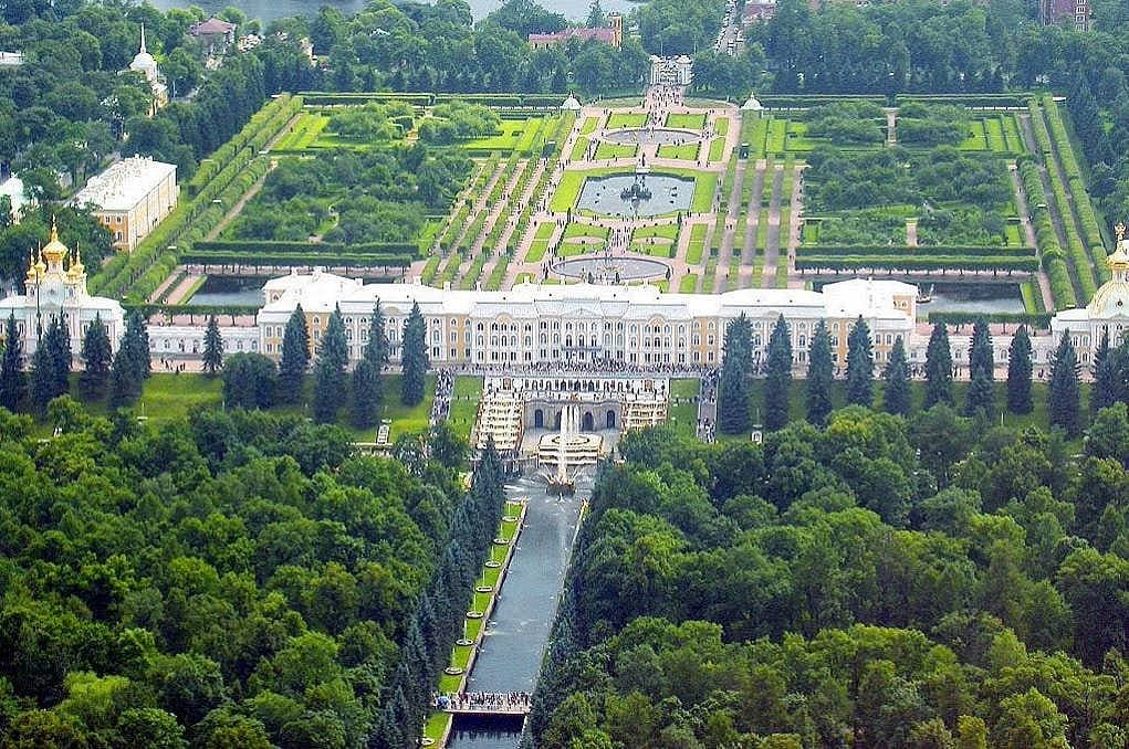 10. Muhteşem eser Büyük Petro'nun Yazlık Sarayı'nı görün.