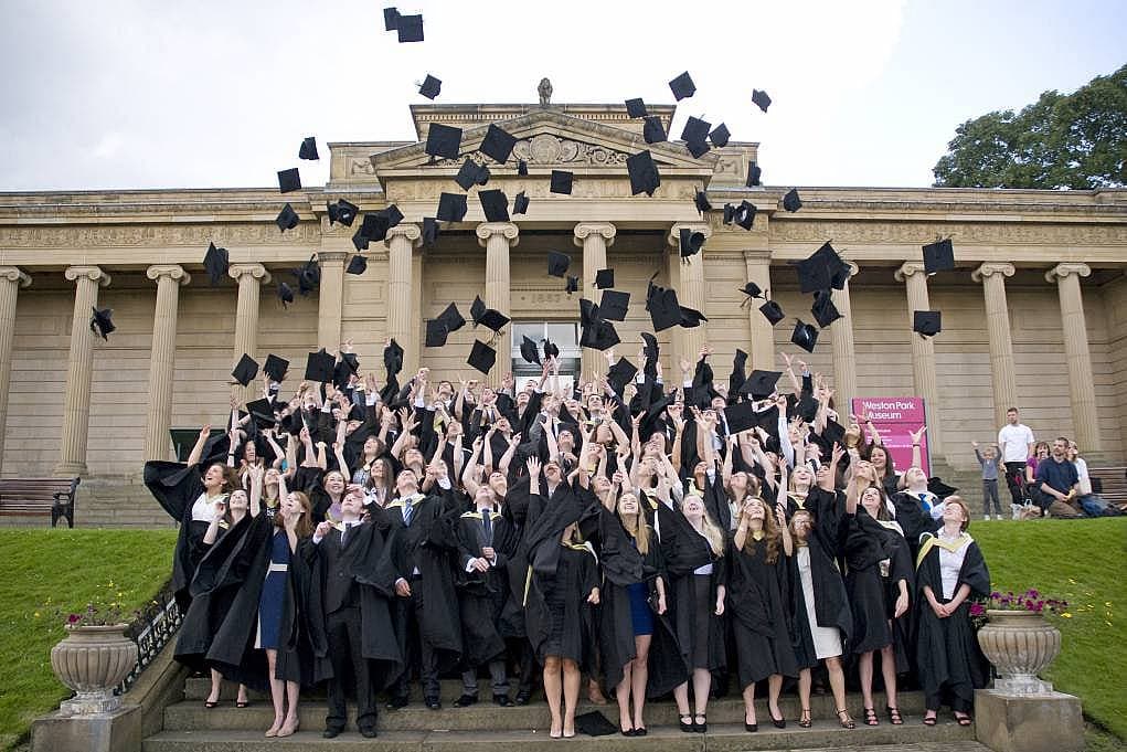 Yurtdışında Üniversite Okumanız için 5 Sebep!