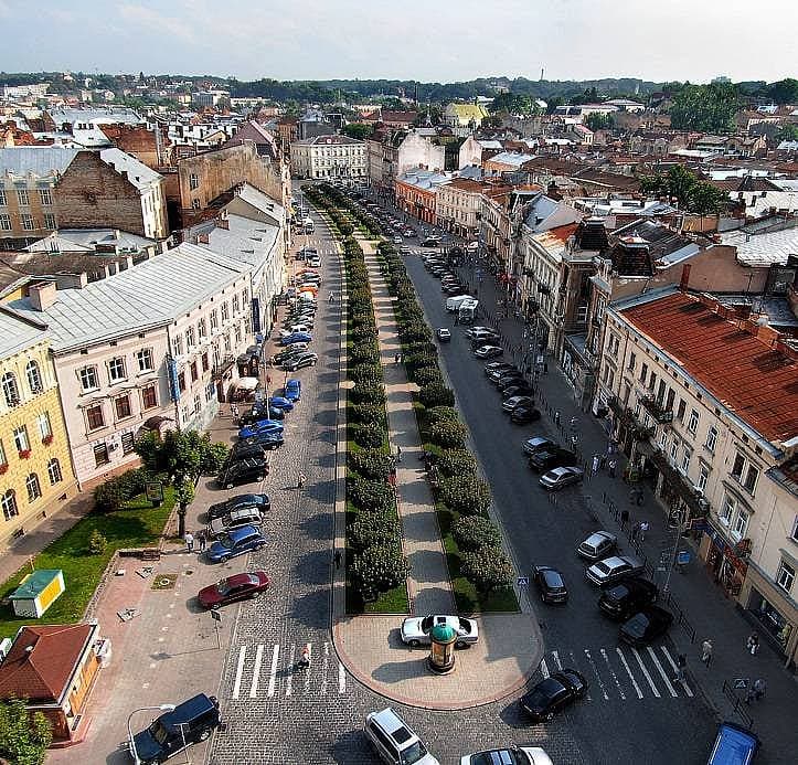 3. Shevchenka Avenue'de şehrin tadına varın.
