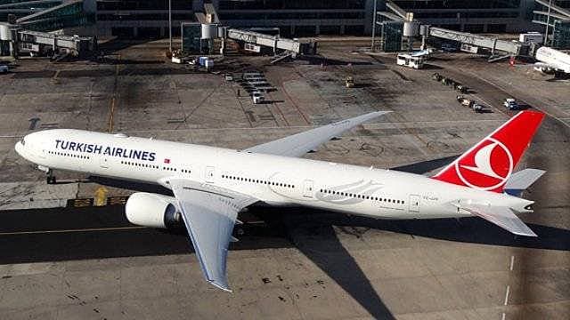 11. Uçağın tekerlekleri yere değince bazılarının çektiği derin bir oh ve beraberinde gelen alkış tufanı.