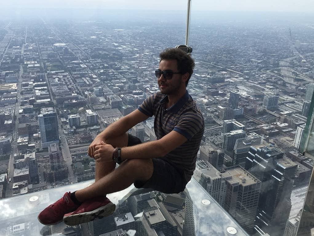 8. Chicago'daki Skydeck ile tüm şehir ayaklarınızın altında!