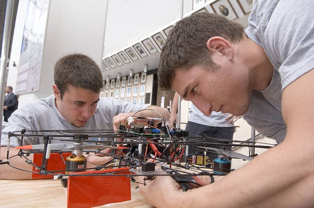 1. Yaratıcı düşüncenin merkezidir.