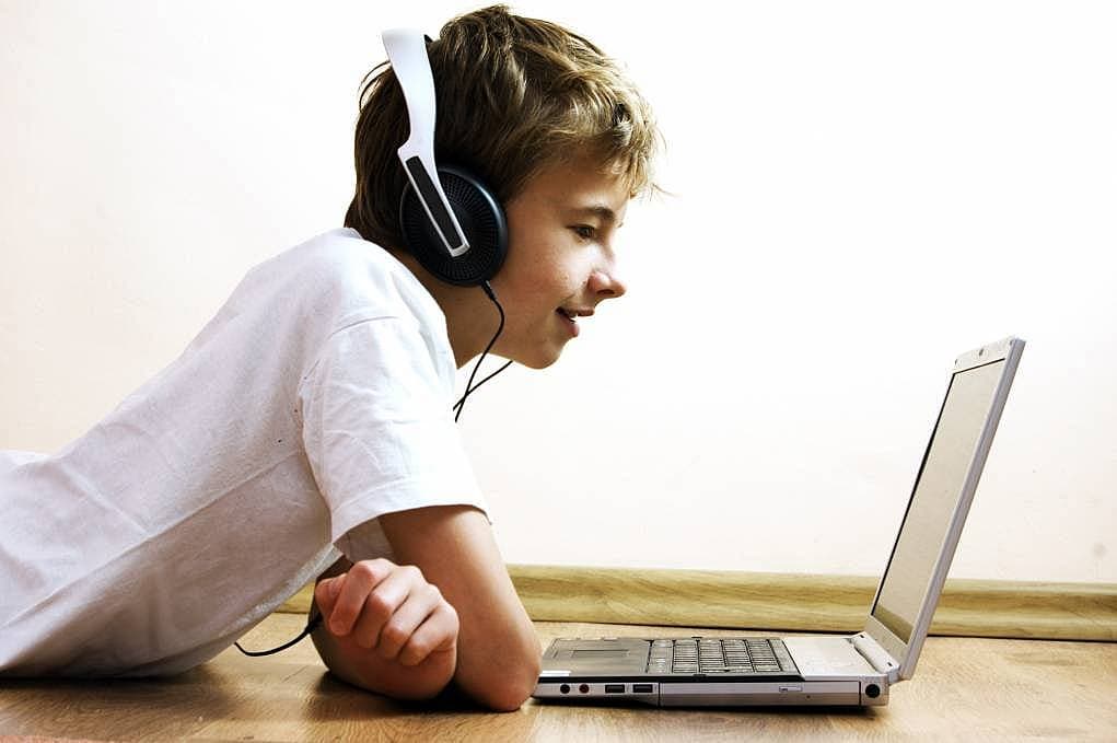 4. Videolarla İngilizce öğrenin.