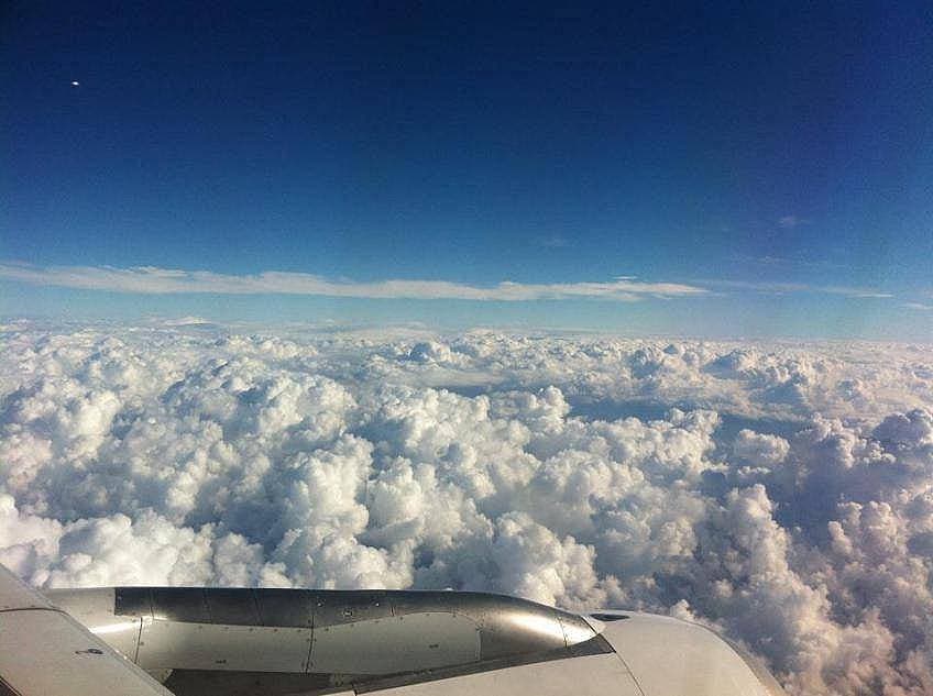 4. Bulutların üstüne çıkınca pamuk gibi gördüğümüz mükemmel beyazlığın manzarasıyla büyülenirsiniz.