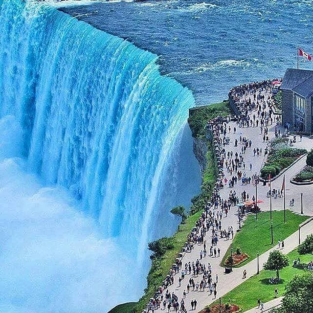 20. Kanada'nın turistik yerlerini görme imkanınız fazladır.