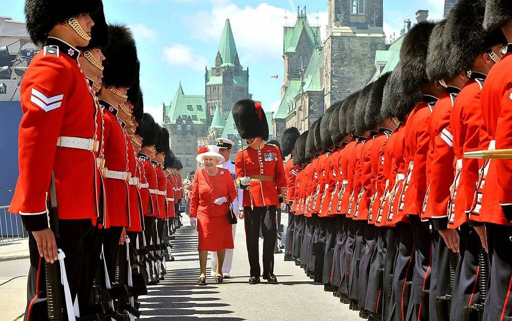 1. Resmi dilleri İngilizcedir.