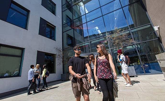 Brighton'da Dil Eğitimi Alabileceğiniz En İyi 8 Dil Okulu