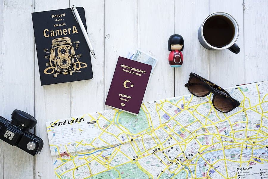 Seyahatlerde İşinize Çok Yarayacak 10 Önemli Eşya