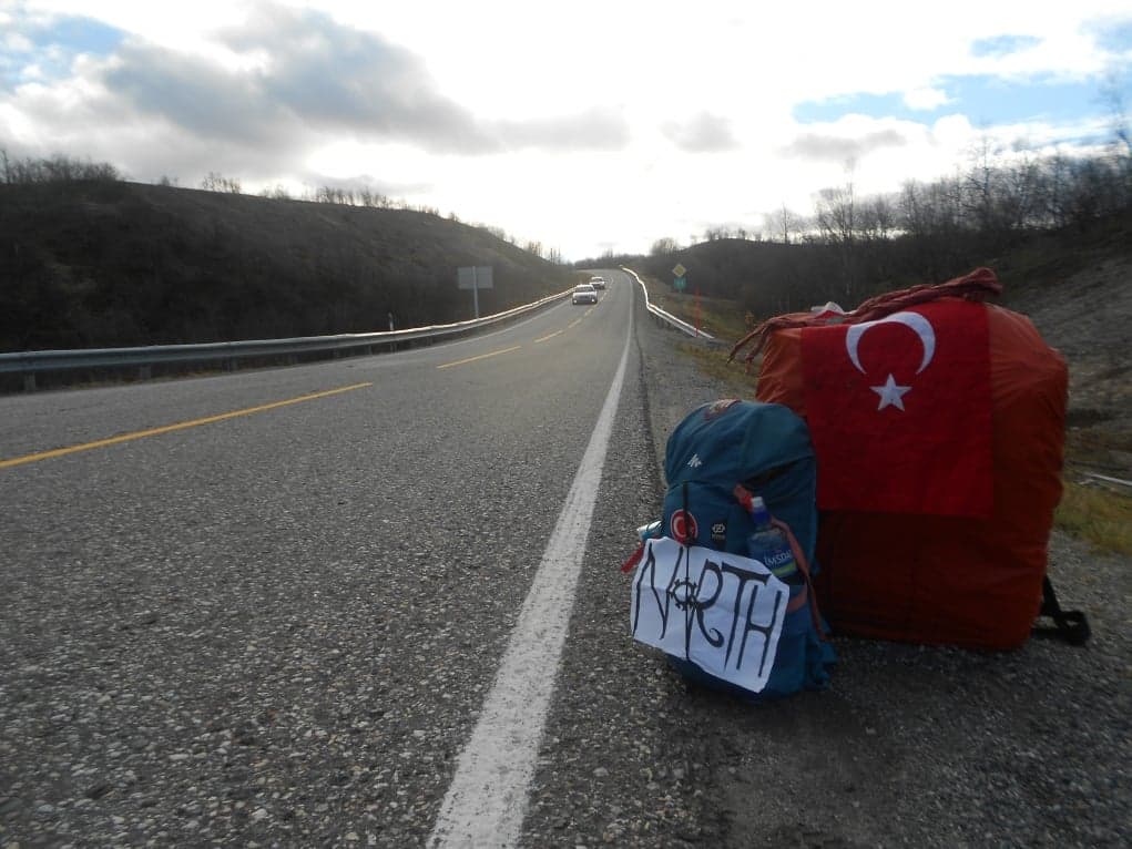 3b. Otostopla gideceğiniz yerin adını kartona yazın.