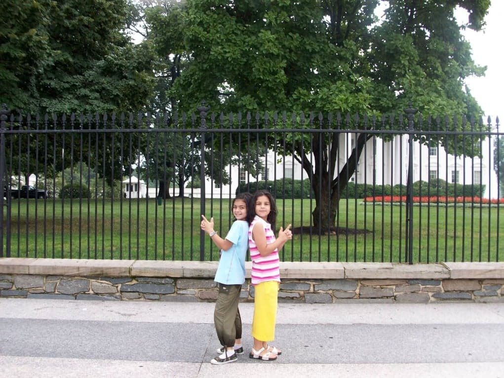 11. Beyaz Saray'ı gördüm, önünde çılgın pozlar verdim.