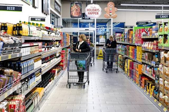 1. Alışverişinizi diğer süpermarketlere nazaran daha ucuz olan Lidl ve Aldi marketlerinden yapın.