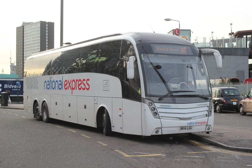 6. Havaalanına gitmek için tren yerine otobüs tercih edin.