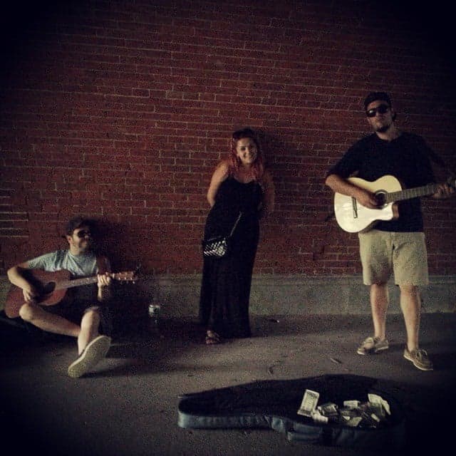 8. Ardından eve geçtim. Ev arkadaşlarımla tanışmak için sabırsızlanıyordum.