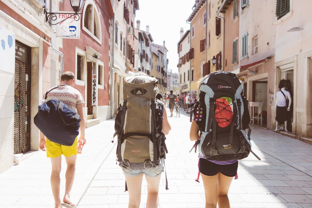 1. Rahat taşınabilen bir çanta alın.