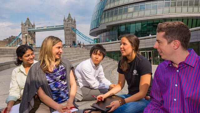 9. Dil okulu tercihinizi şehir dışından yana kullanmanız size fiyat açısından avantaj sağlayacaktır.