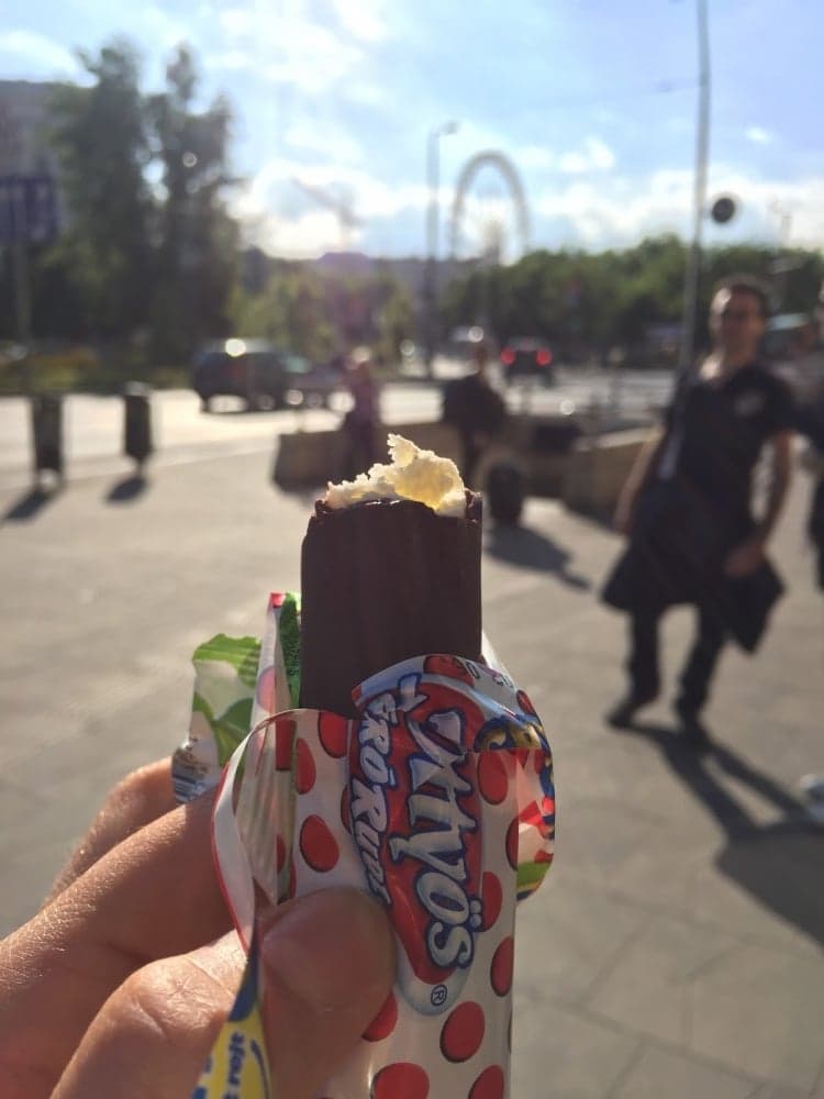 7. Budapeşte'de tatlı niyetine "cottage cheese" li çikolata??