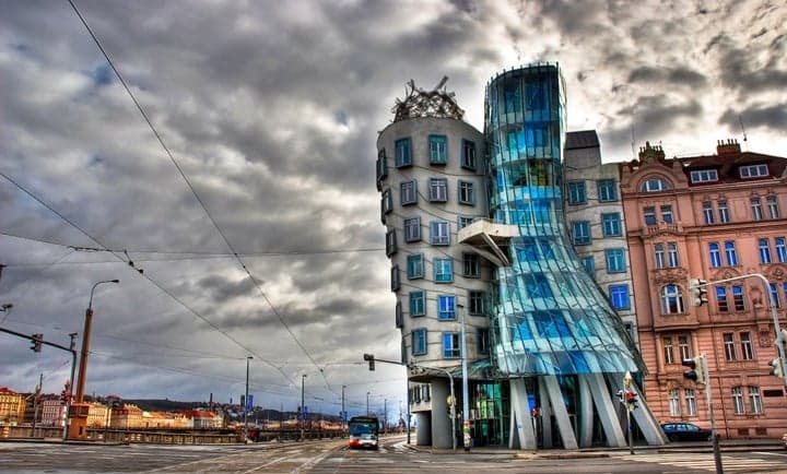 2. Dancing House'u görün.