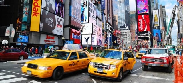 5. New York’ta bir taksi plakası satın almanın bedeli yaklaşık 1 milyon dolar.