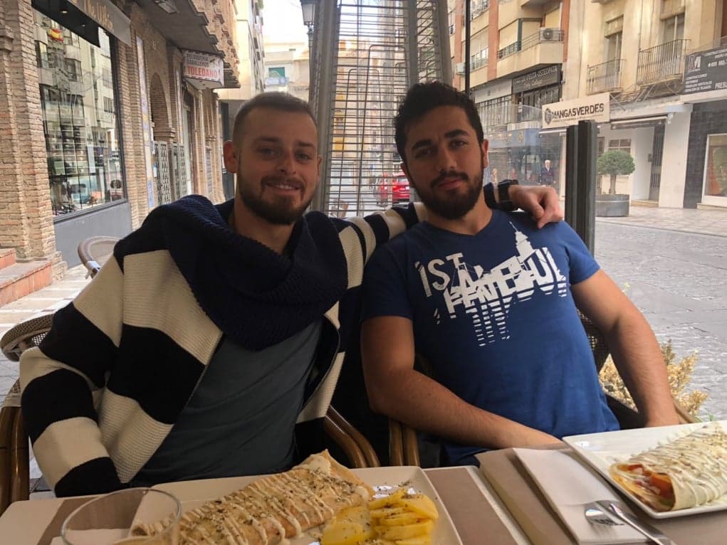 2. Kültürel değişim ile farklı bir ülkede üniversite okursunuz.