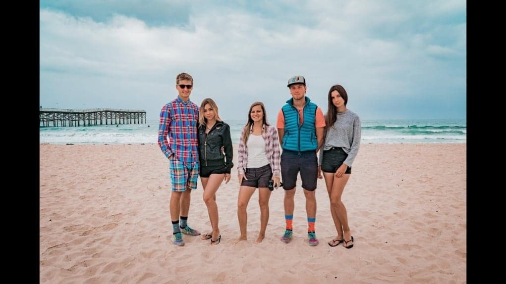 İzleyeni Bambaşka Bir Dünyaya Götüren Nefes Kesici Work and Travel Macerası