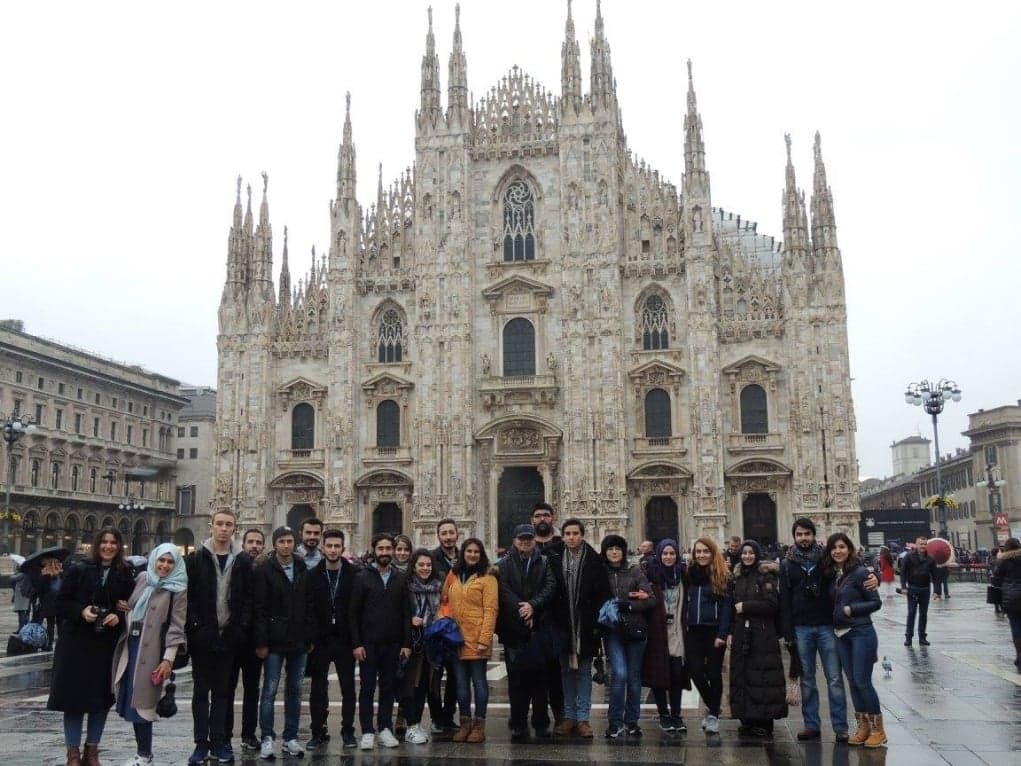 14. Turla birlikte gezmenin tadına vardım.