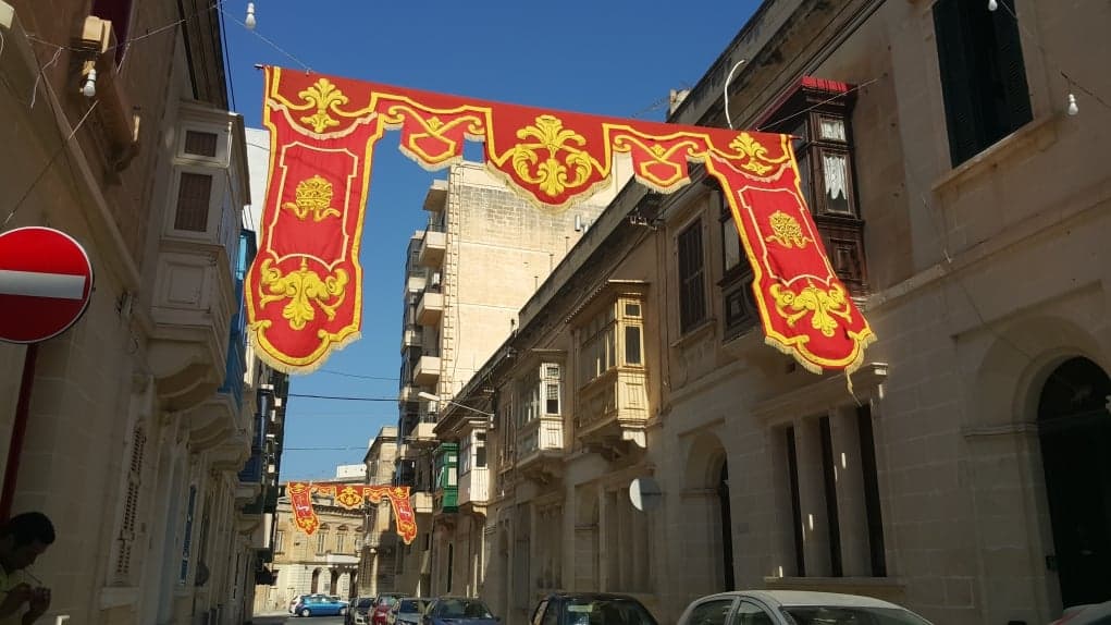  4. Priz bulmam gerek! Peki ismimi söyleyerek odama gelenler kimler?