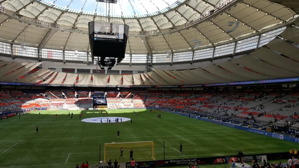 12. Vancouver’da statta hem futbol maçı hem buz hokeyi maçı izledim.