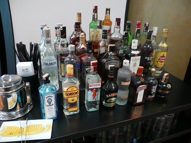 10. Yanınıza şişe şişe içki veya kutu kutu sigara almanıza gerek yok.