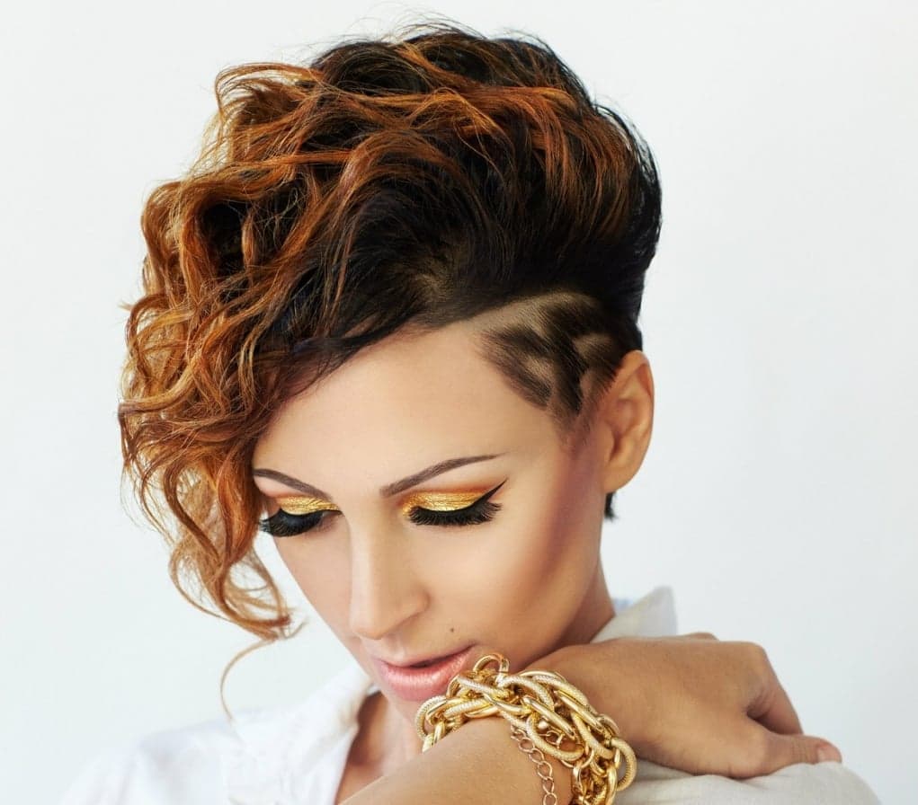 16. Bir İngiliz kadını yaşamı boyunca 150 değişik saç modeli denemektedir.