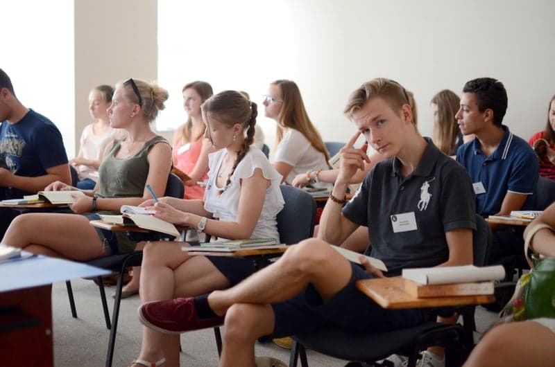 Dil Okulu Seçmenin Püf Noktaları Nelerdir?