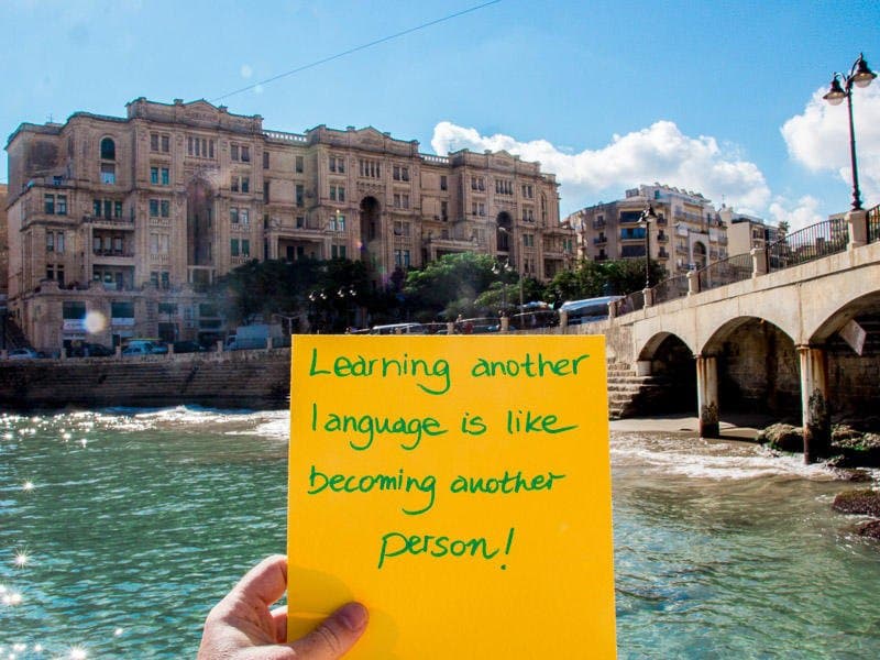 4. Birden fazla dil bilen kişi her zaman aynı kişi değildir.