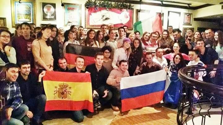 8. Yerel aktivitelere katılın.