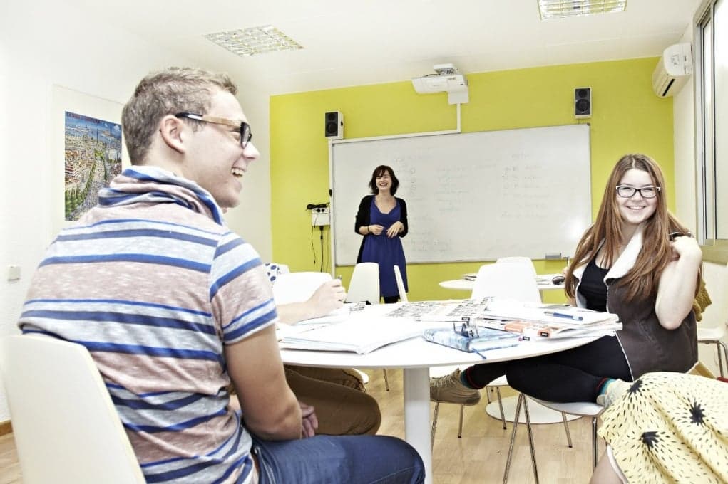 3. İspanyolca konuşma derslerine kayıt olun.