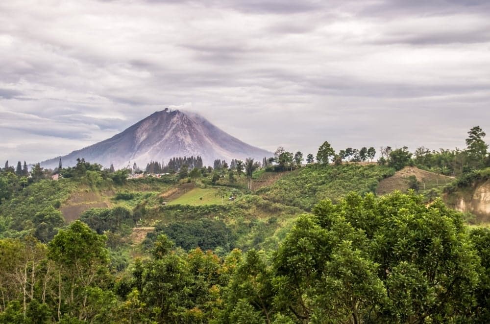 4. Sinabung Volkanı, Endonezya