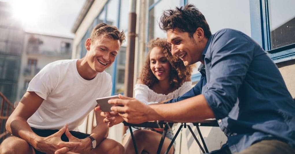 8. Unutulmaz arkadaşlıklar edinirsiniz.