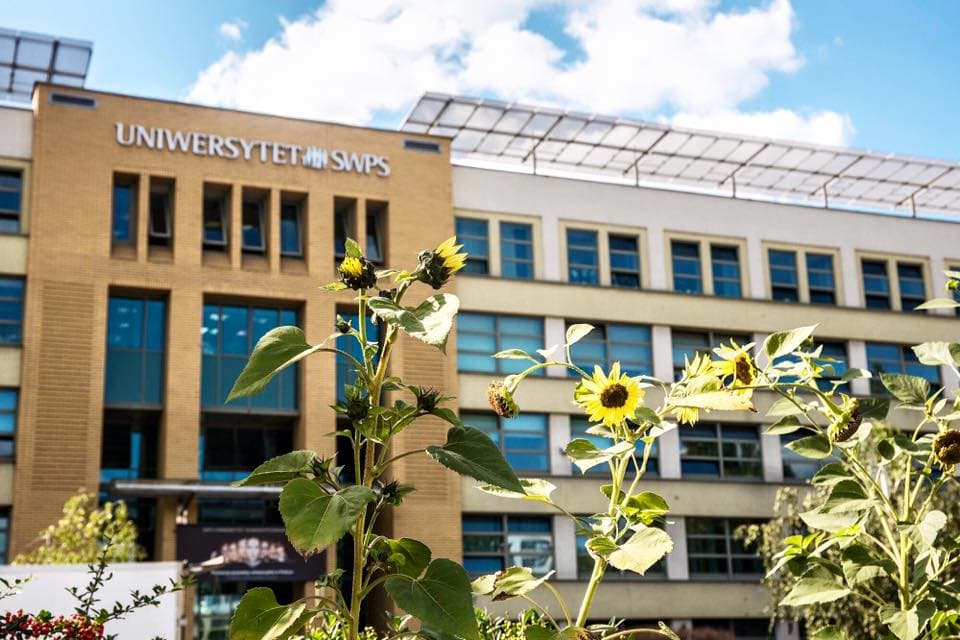 1. Polonya'nın sosyal bilimler alanında en iyi ve en büyük üniversitesidir.