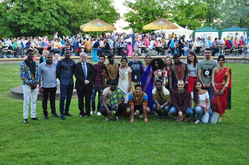 3. Ödüllü ve başarılı öğretim kadrosuna sahiptir.