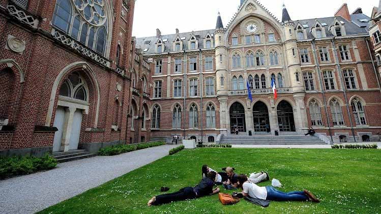 Fransa'da Üniversite Başvurusu Yaparken Nasıl CV Hazırlanır?